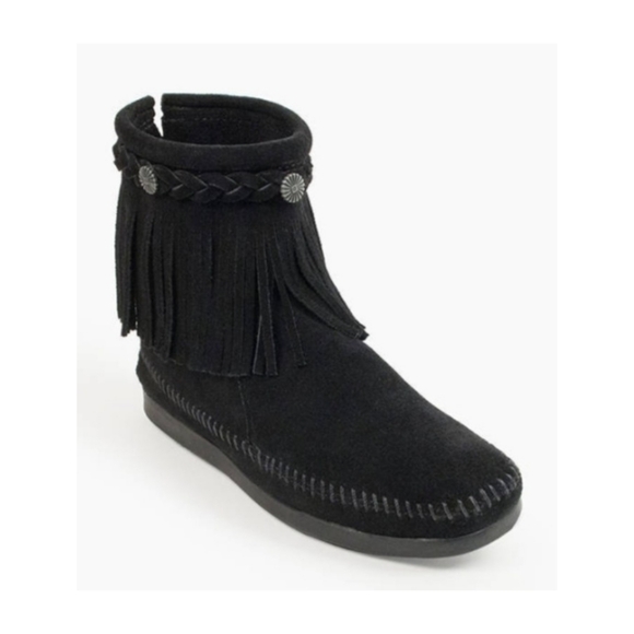 Minnetonka | High Top Back-Zip Black Fringe Moccasin Boots - Missing Insoles - Picture 2 of 16